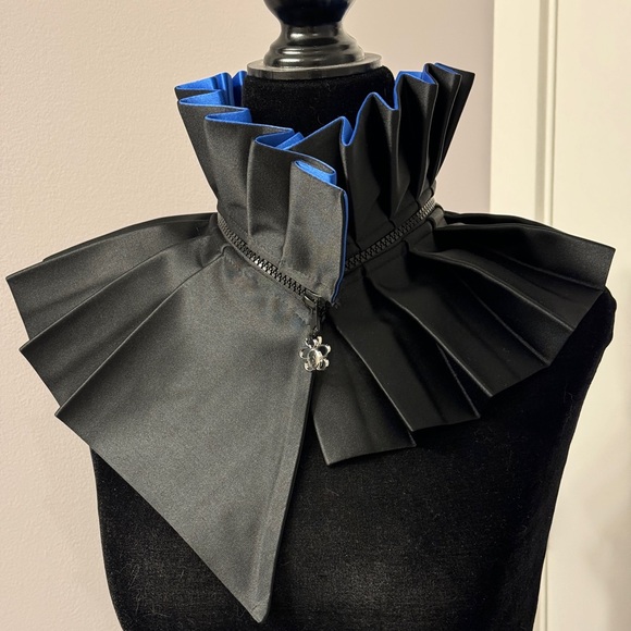 Victorian Passport Pleated Collar - Picture 3 of 8